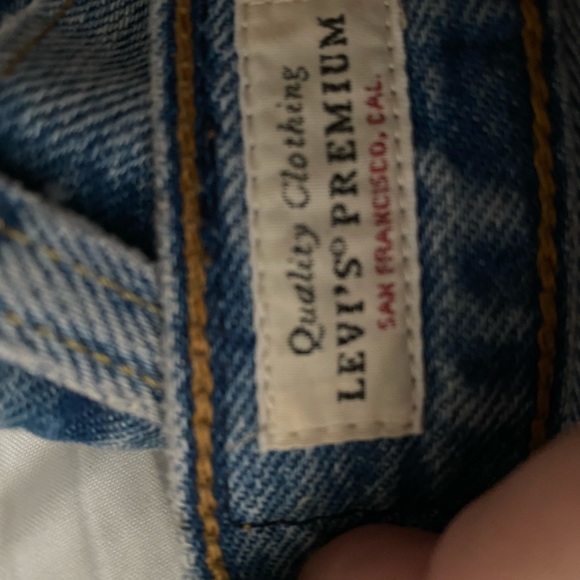 Women’s Levi jeans - Picture 3 of 6